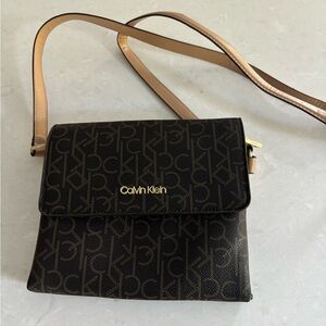🔵 Calvin Klein Crossbody Bag